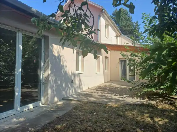 Eladó családi ház, Vecsés 5+2 szoba 200 m² 99 M Ft